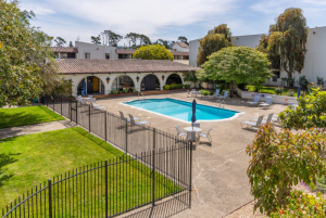 Photo for 500 Glenwood Circle #220